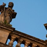 statue