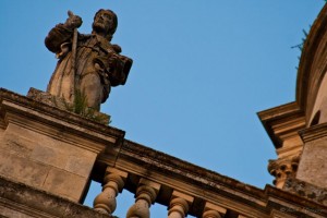 statue