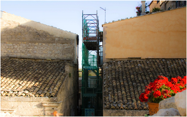 Renovating an old house in Ragusa Iba, Sicily, scaffolding, copyright Baroque Sicly