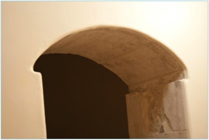 Arch in House in Ragusa Ibla, Sicily, Copyright Jann Huizenga