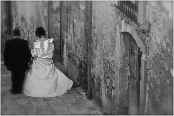 Newlyweds in Ragusa Ibla, Sicily, Copyright Jann Huizenga