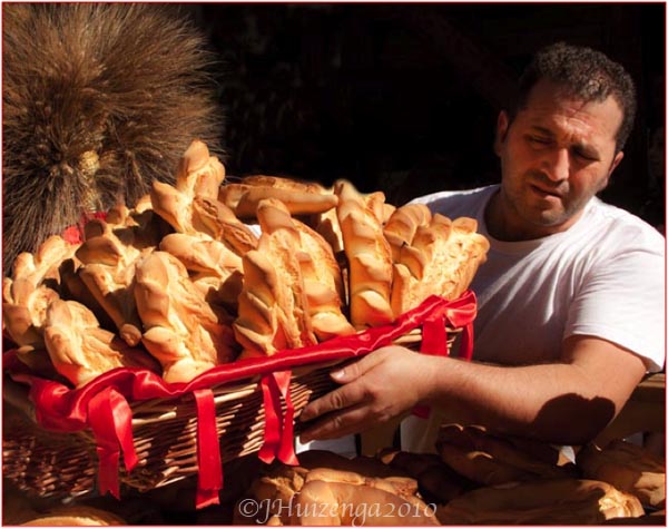 Collecting Bread in Palazzolo Acreide, Sicily, Copyright Jann Huizenga