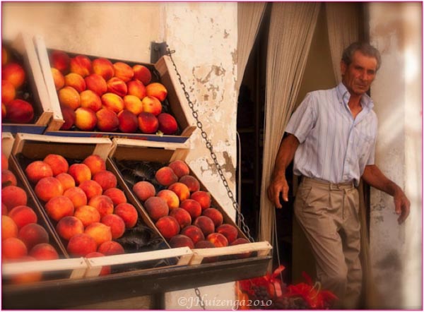 Peaches in Sicily, copyright Jann Huizenga