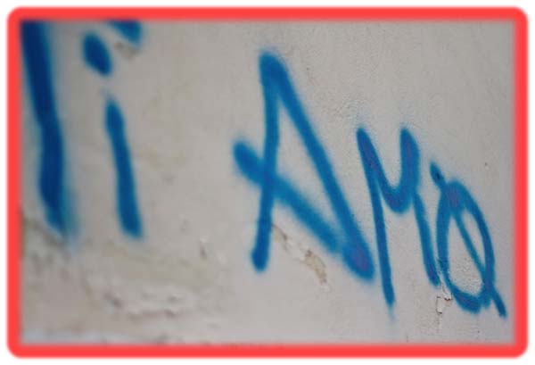 Ti Amo Graffiti in Sicily, copyright Jann Huizenga