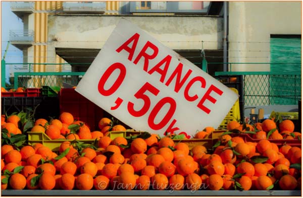 Oranges for Sale in Gela, Sicily, copyright Jann Huizenga