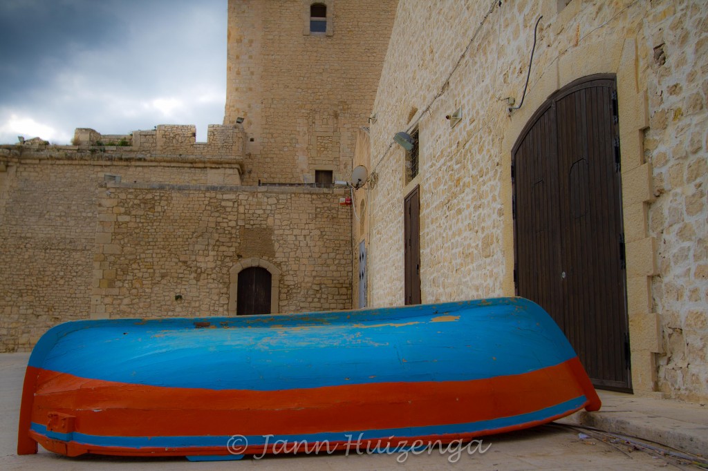 Blue and Red Boat at Pozzallo, Sicily, copyright Jann Huizenga