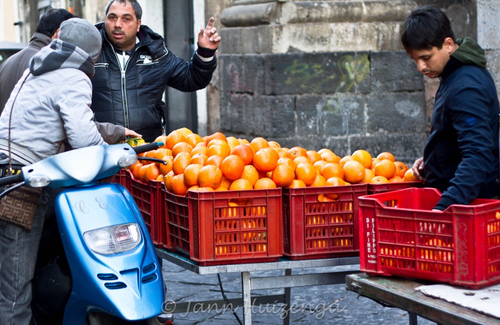 Oranges for sale in Catania, Sicily, copyright Jann Huizenga