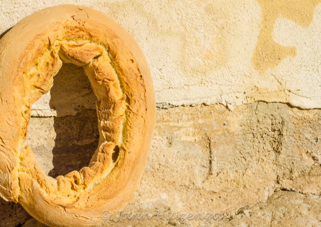 Ring of Sicilian Bread, copyright Jann Huizenga